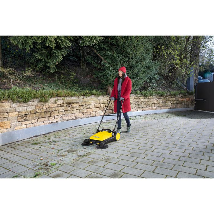 Kärcher Kehrmaschine S 4 Twin, manuell, 68 cm Kehrbreite, Flächenleistung 2400 m²/h