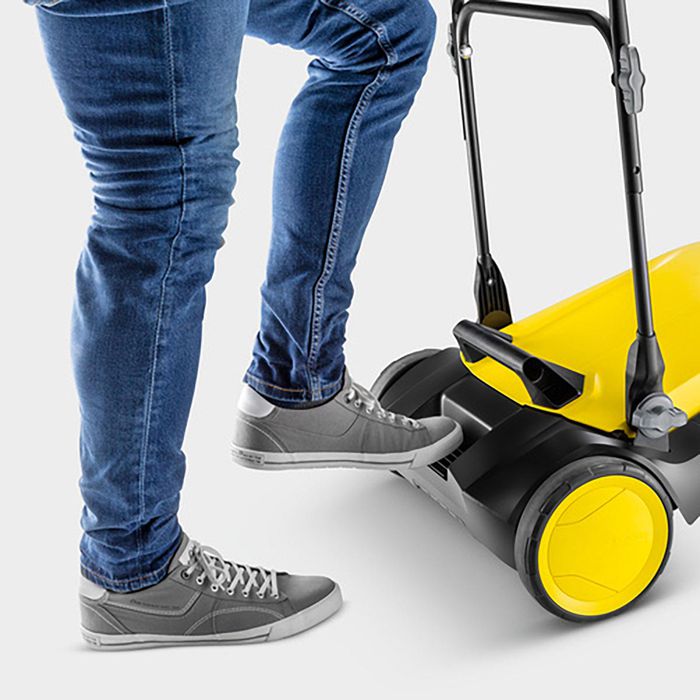 Kärcher Kehrmaschine S 4 Twin, manuell, 68 cm Kehrbreite, Flächenleistung 2400 m²/h