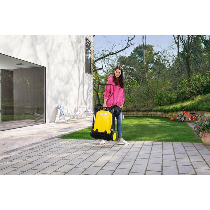 Kärcher Kehrmaschine S 4 Twin, manuell, 68 cm Kehrbreite, Flächenleistung 2400 m²/h