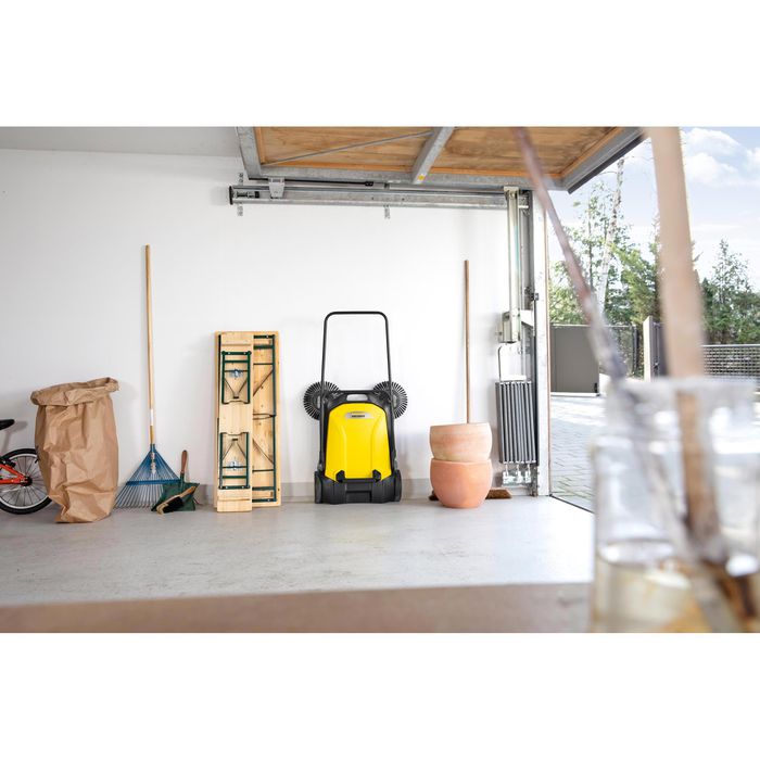 Kärcher Kehrmaschine S 4 Twin, manuell, 68 cm Kehrbreite, Flächenleistung 2400 m²/h